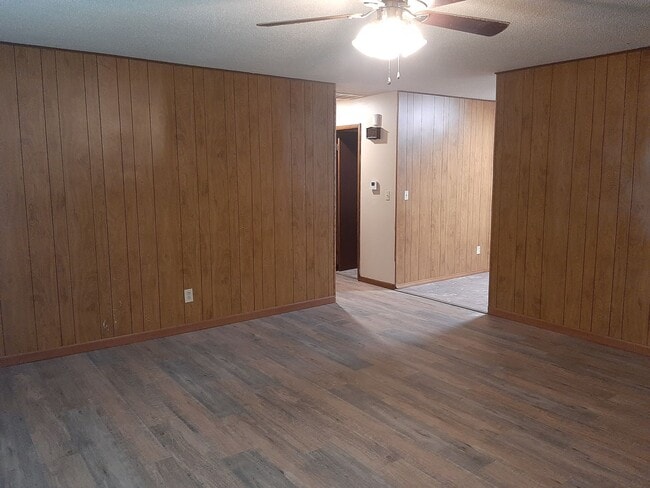 Building Photo - 2 Bedroom 2 Bathroom Duplex for $695!