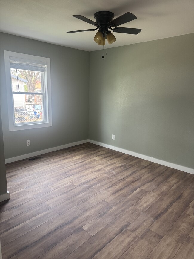 Building Photo - 114 S Elm St