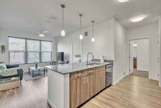 Building Photo - 305 E Front St