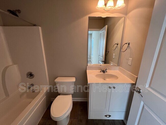 Building Photo - 616 Dobhill Ln