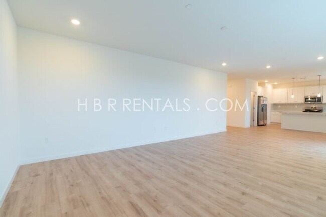 Building Photo - Charming 4-Bed, 3-Bath Home in Lathrop’s T...