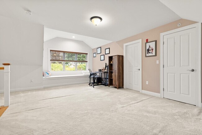 Building Photo - 10 Murray Ave