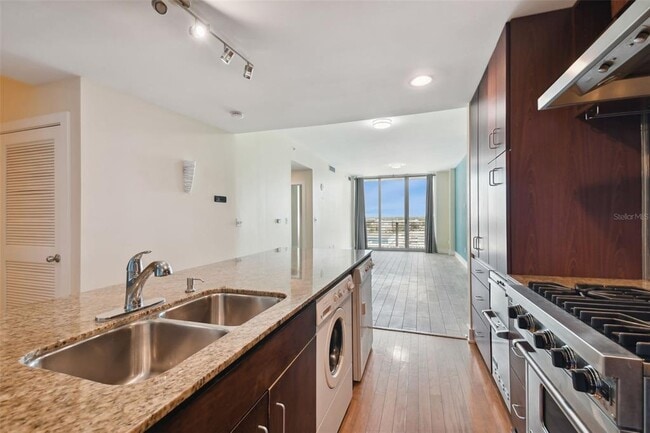 Building Photo - 1208 E Kennedy Blvd