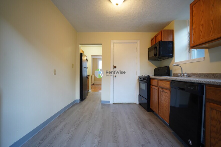 Building Photo - 146 Chiswick Rd