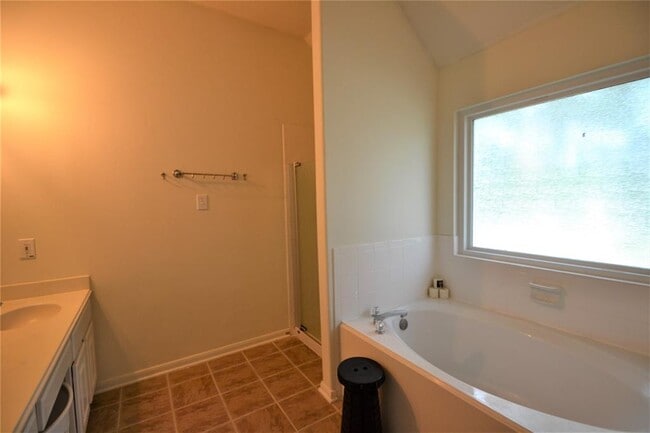Building Photo - 12110 Laurel Ct