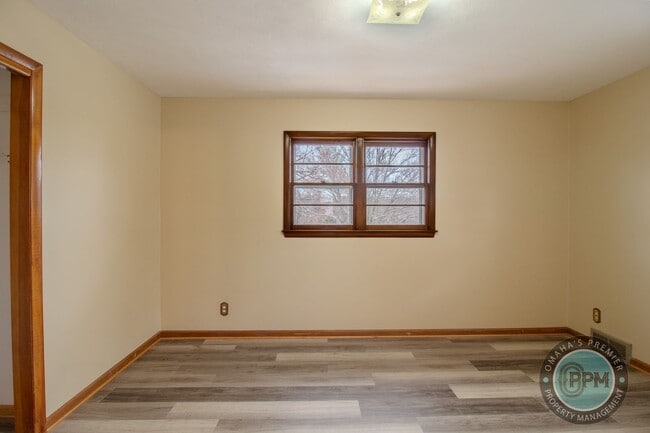 Building Photo - 3 Bed Home | 67th & Blondo