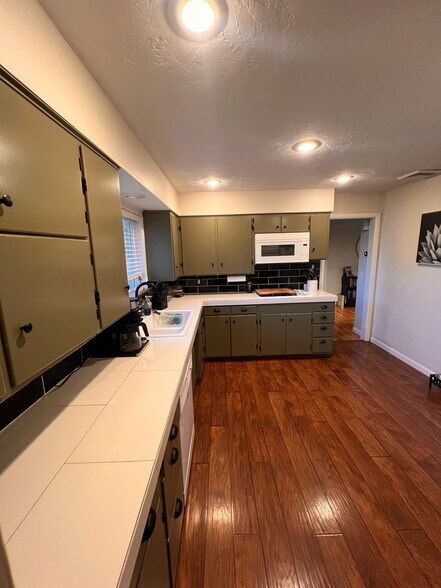 Building Photo - 1225 sw vine st