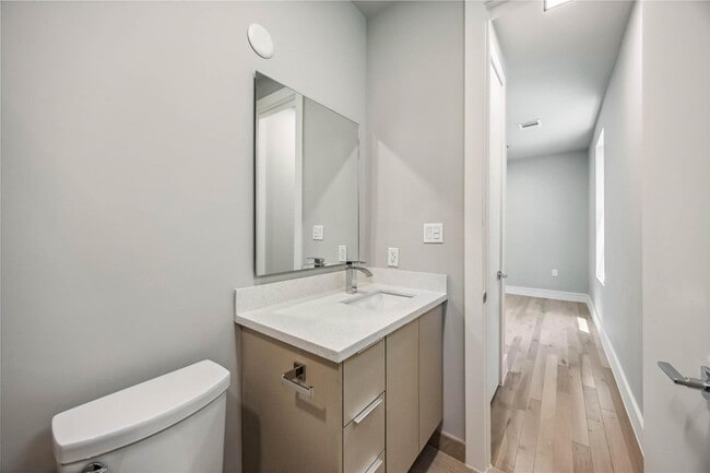 Building Photo - 1111 W 21st St