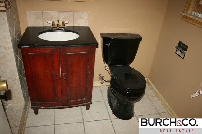 Building Photo - 1515 Kitchen St