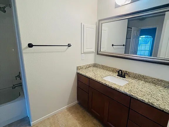 Building Photo - 15107 Magnoliabough Pl