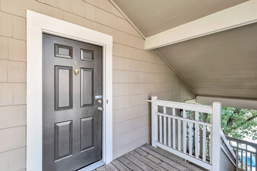 Building Photo - 5009 Sharon Rd