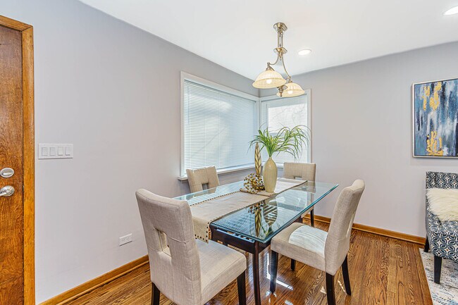 Dinning Room - 130 E Northwest Hwy