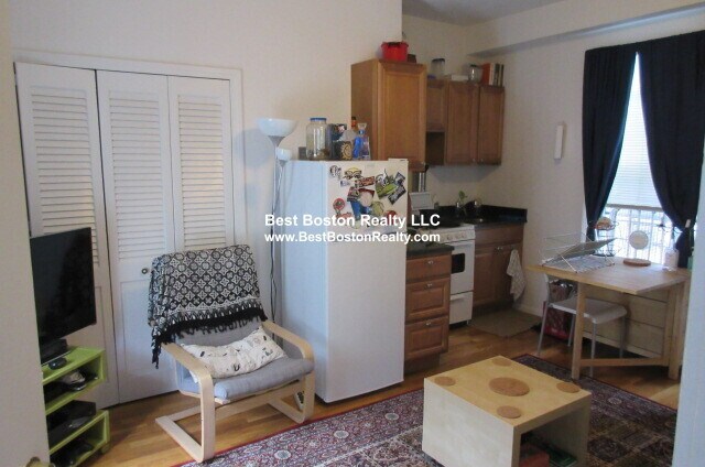 Building Photo - 13 Pleasant St