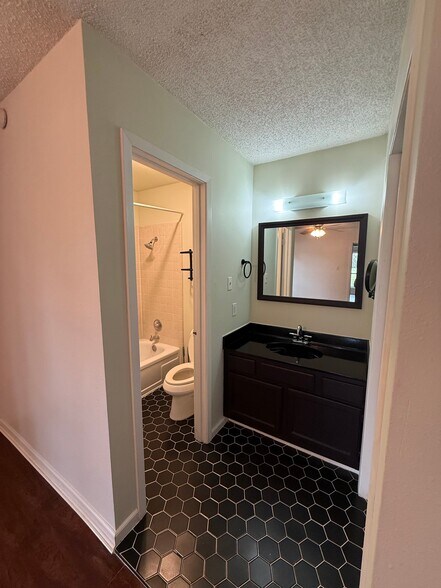 Building Photo - 20 Wildwood Cir