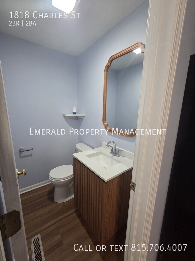 Building Photo - 1818 Charles St