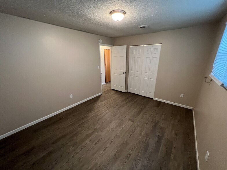 Building Photo - 2608 Dale Dr
