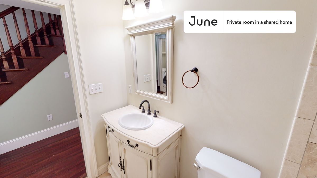 Building Photo - Room in Shared 5 bed/2 bath home in Mission Hill
