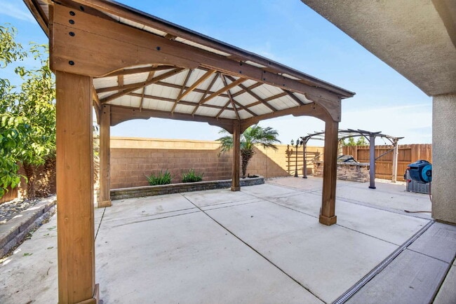 Building Photo - Charming 3-Bedroom Haven in Elk Grove with 2 Full Baths and 1603 Sq Ft of Comfort!