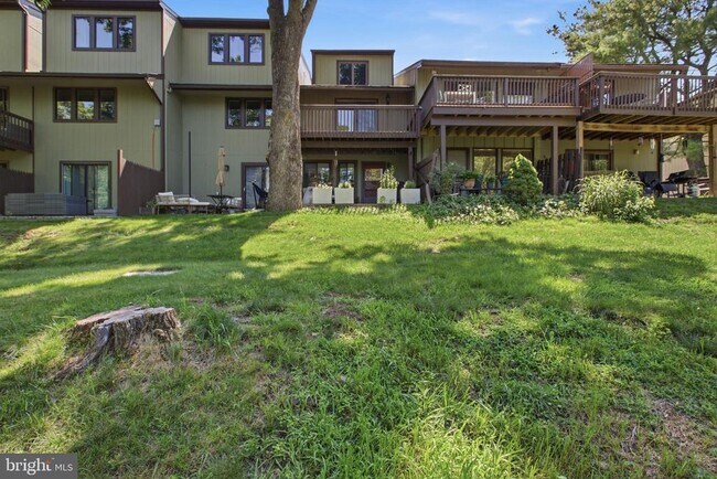 Building Photo - 27 Darien Way
