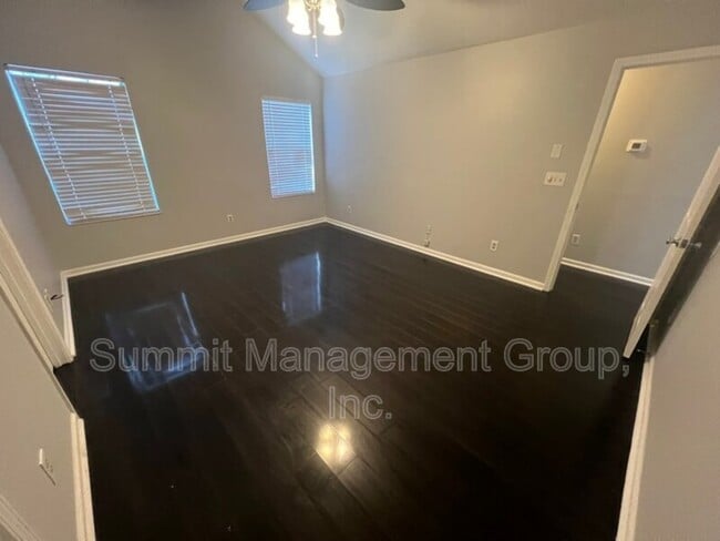 Building Photo - 6381 Klondike River Rd