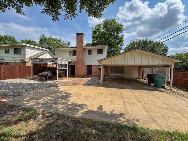 Building Photo - 1213 Idlewood Dr