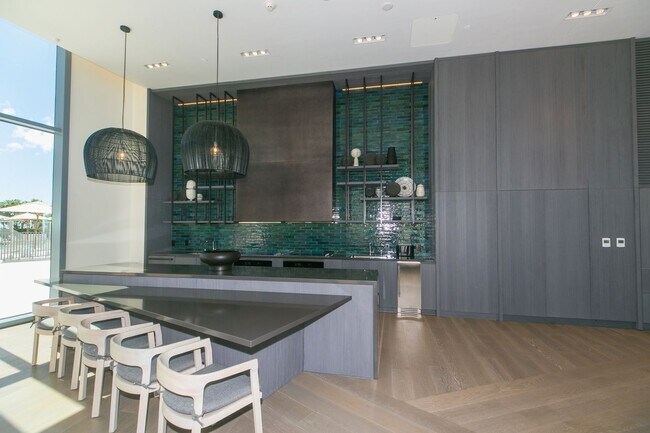 Building Photo - KOULA 2b2b1pkg Ready to Move In!