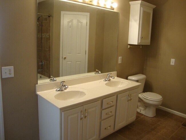 Building Photo - 157 Clearidge Dr