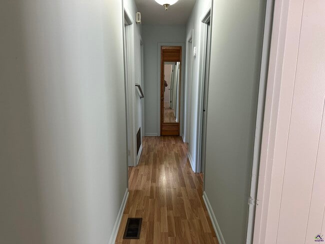 Building Photo - 1218 Creekwood Dr