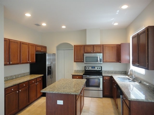 Building Photo - 15534 Lake Bella Vista Dr