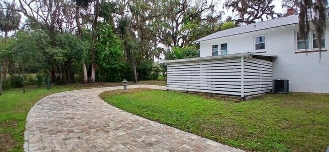 Building Photo - 923 NE 2nd St