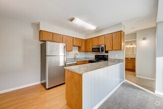 Building Photo - $1,250- 1 Bed, 1 Bath Condo in Denver with...