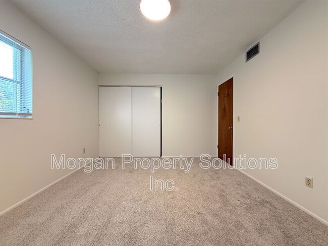 Building Photo - 1221 Poinsettia Ave