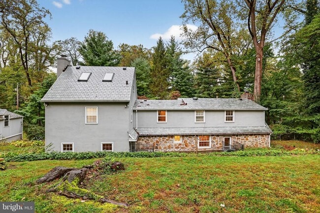 Building Photo - 829 Bryn Mawr Ave