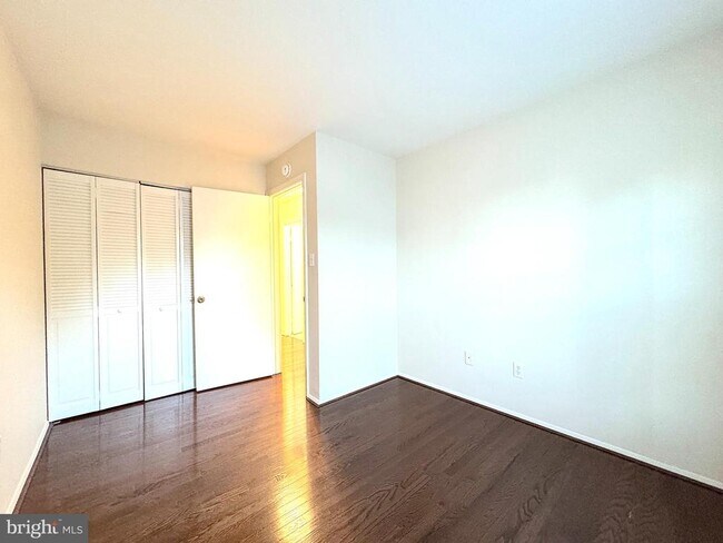 Building Photo - 2404 Albot Rd