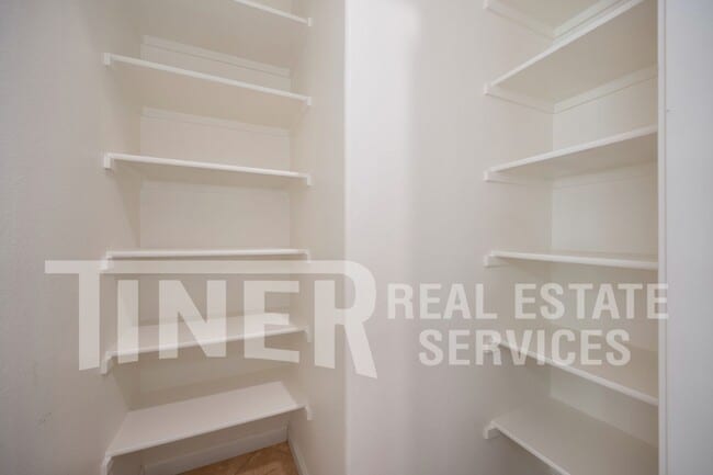 Building Photo - 2469 Kinsella Way