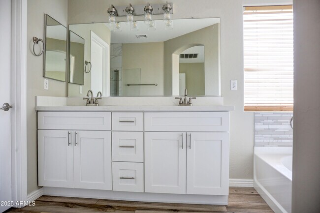 Building Photo - 6656 S Classic Way