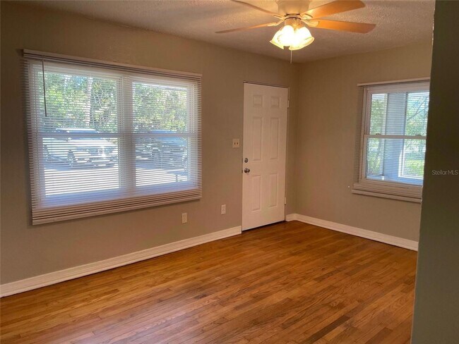 Building Photo - Charming 2 Bedroom, 1 and a 1/5 Bath Home ...