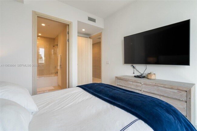 Building Photo - 1000 Brickell Plaza