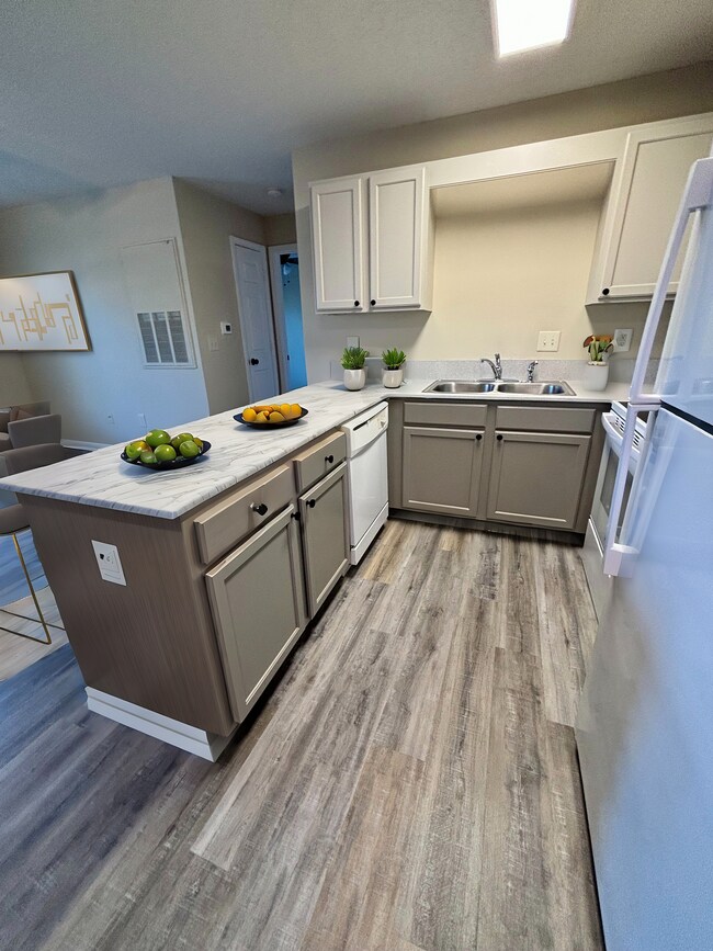 Building Photo - 1 Bedroom apartment for rent June 2025