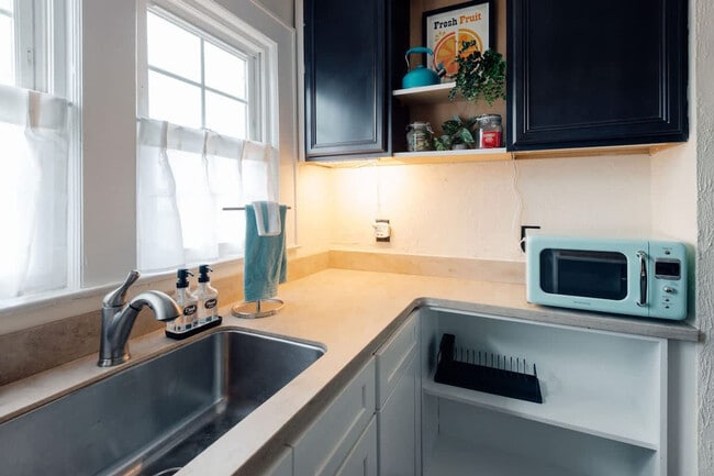 Building Photo - 217 Highland Ave