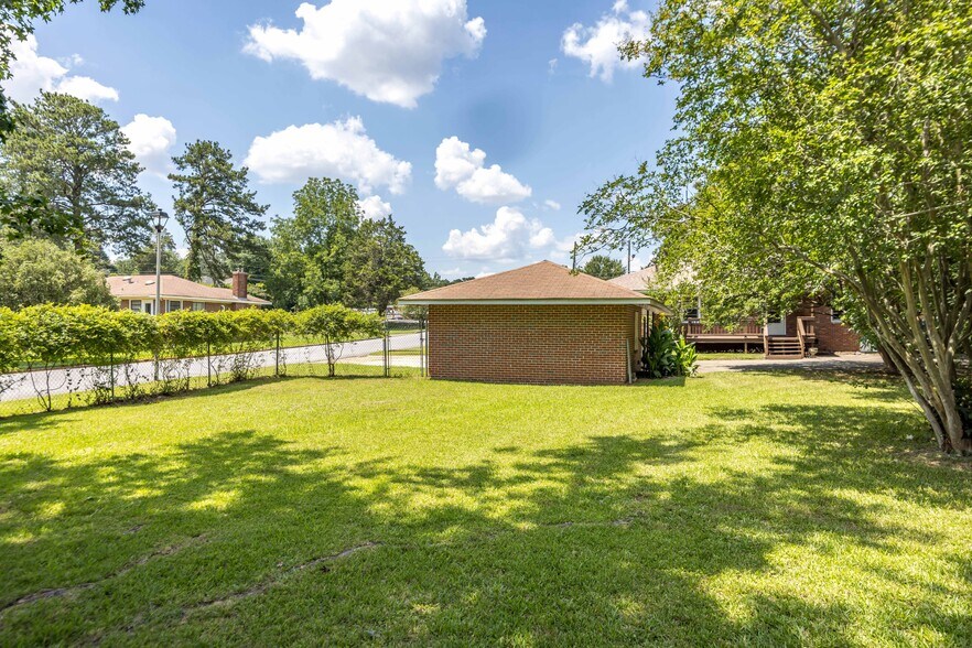 Building Photo - 3824 Forrest Rd