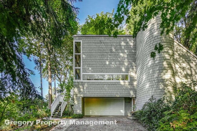 Building Photo - 2914 E Lake Sammamish Pkwy NE