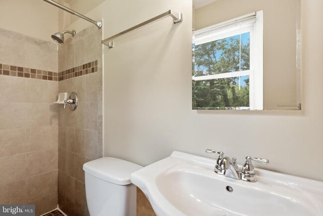 Building Photo - 9210 Maple Rock Dr