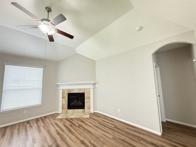 Building Photo - 1227 Maple Ace Dr
