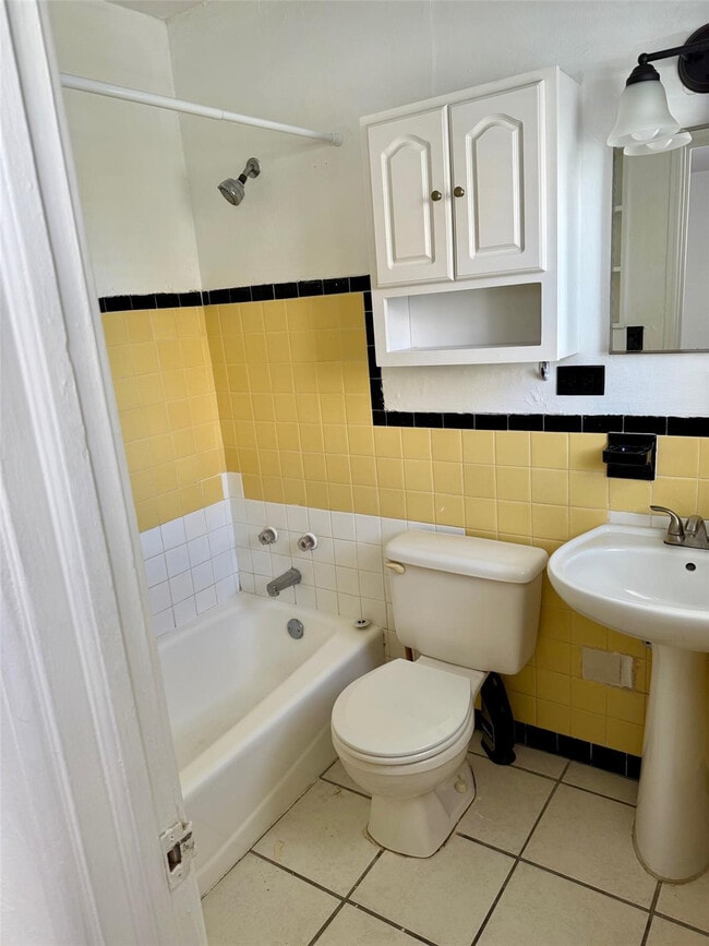 Building Photo - 3000 Granada St