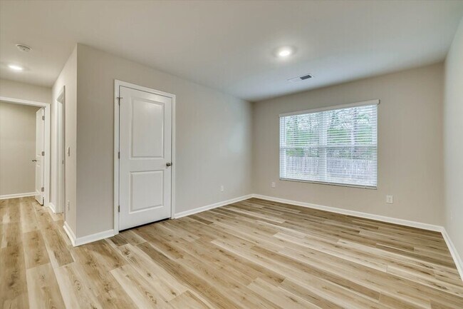 Building Photo - 6099 Whitewater Dr