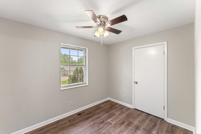 Building Photo - 7308 Meadowbrook Cir