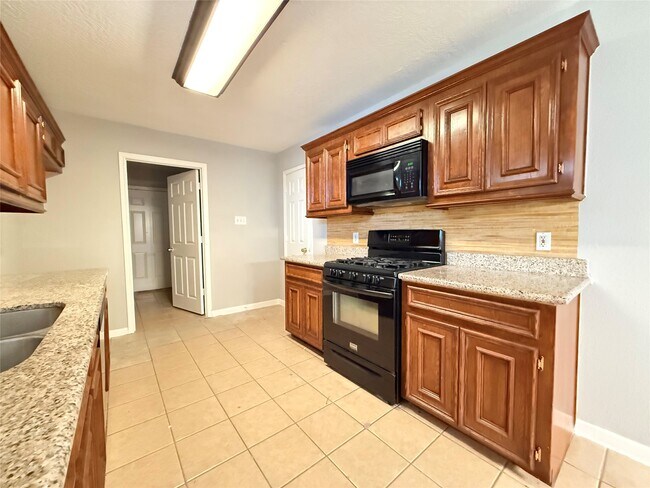Building Photo - 4402 Larkspur St