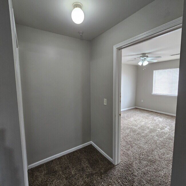 Building Photo - 2 Bedroom, 2 Bathroom Condo with Attached Garage, Private Patio, Clubhouse, Pool, Close to Expres...