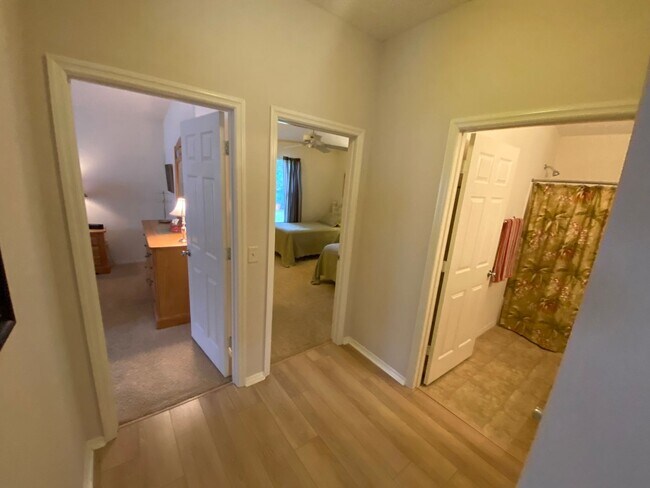 Building Photo - Warm and Inviting ANNUAL or SEASONAL 2 + 2...